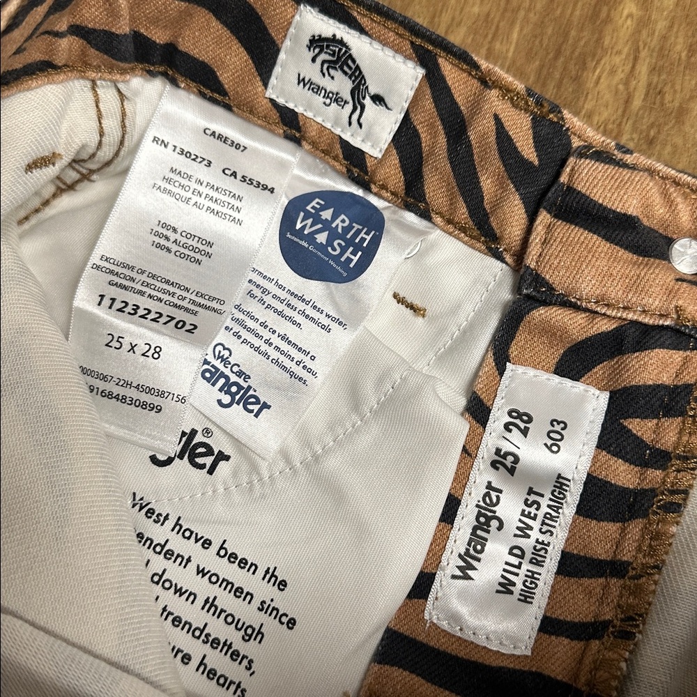 Wrangler nwt Tiger print tan black denim Wild West high rise straight crop jeans - Picture 6 of 11